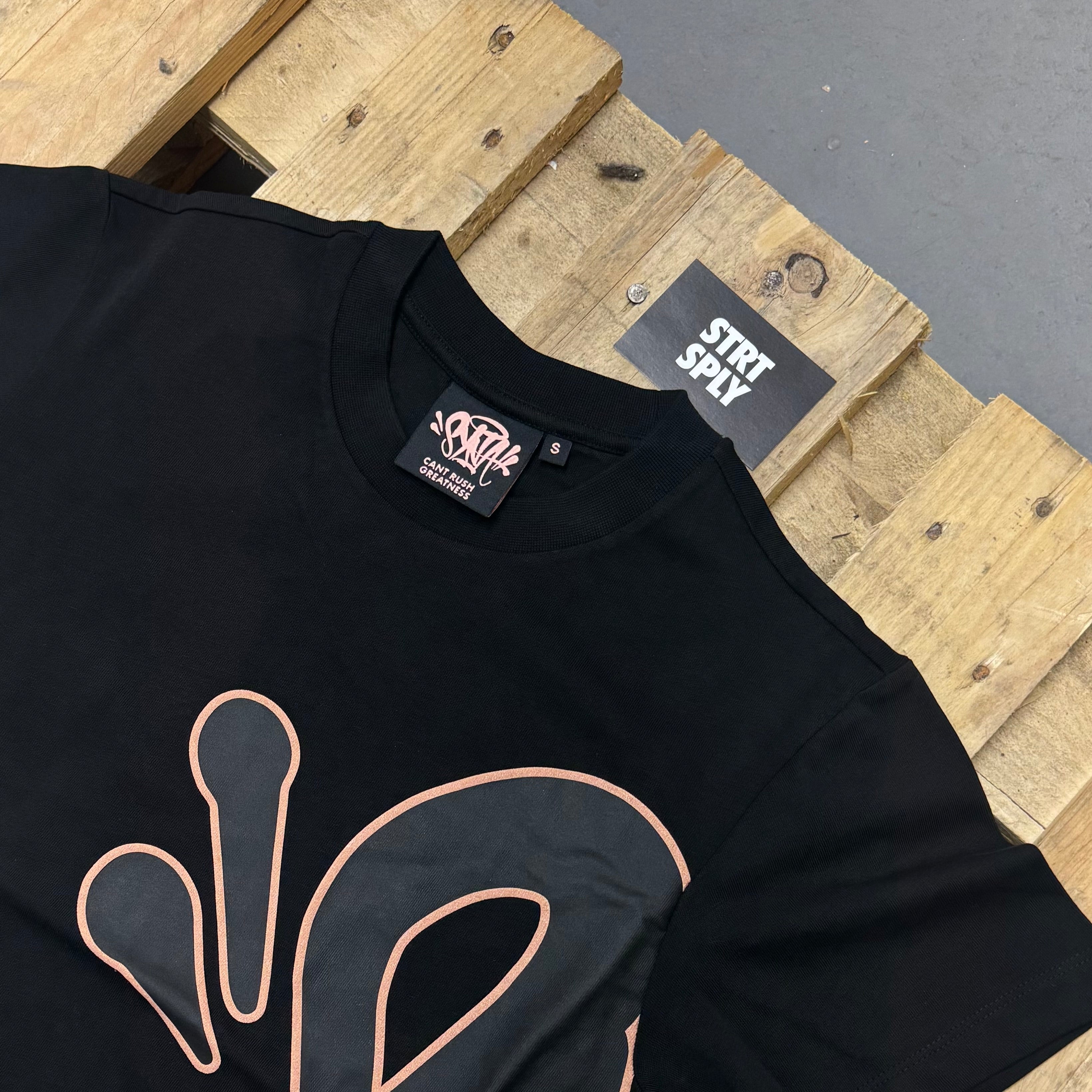 Syna World T-Shirt & Shorts Logo Set - Black / Rose Gold